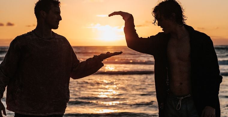 Two guys hand shake