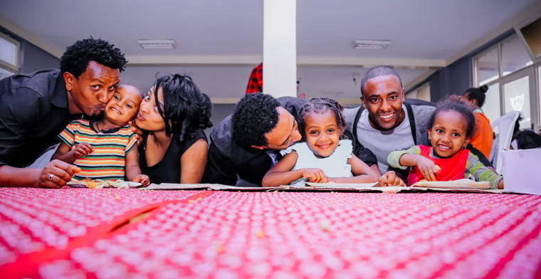Family by gift-habeshaw-44XRowmXF24-unsplash