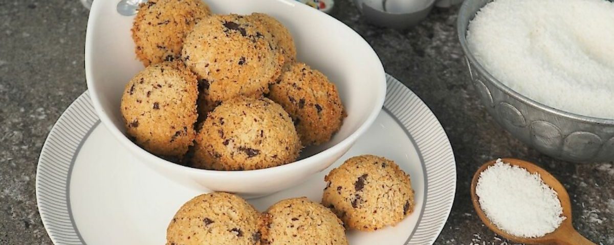 Choc Chip, Egg-Free, Coconut Macaroons [Recipe]