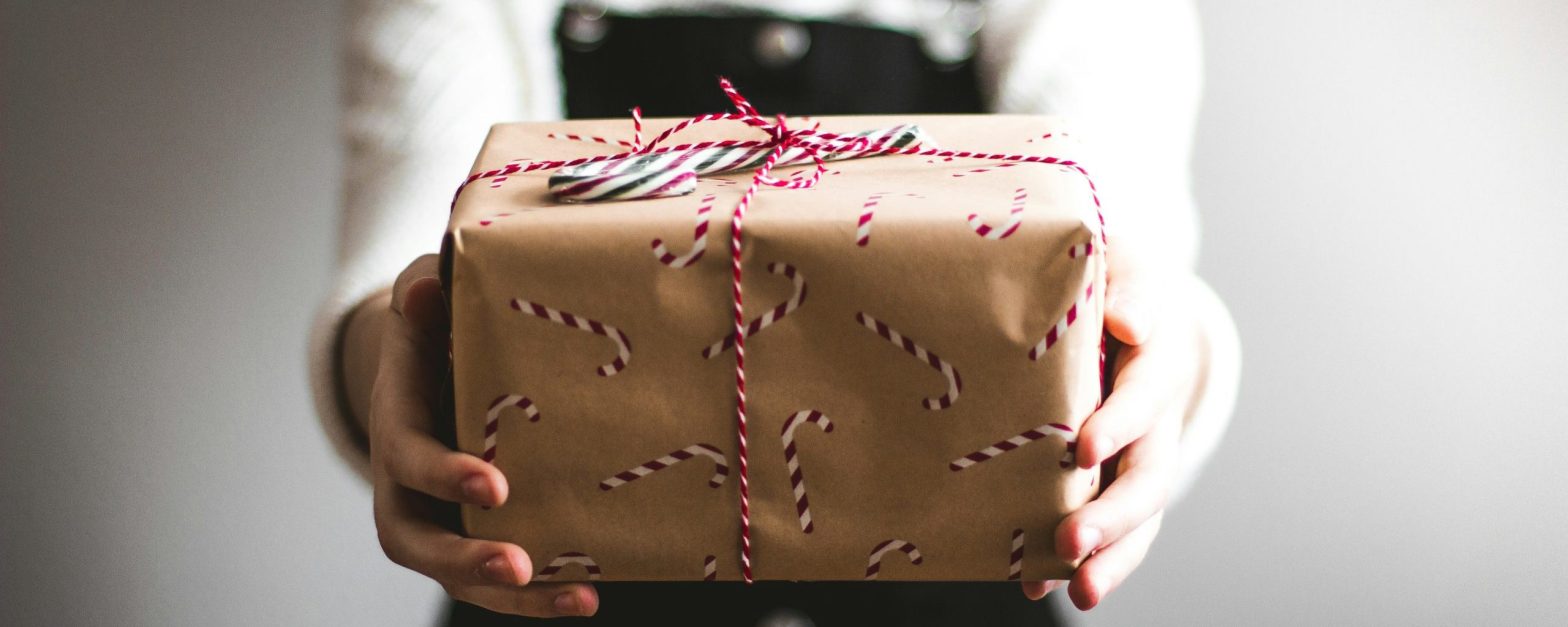 Christmas present, Kira auf der Heide on Unsplash